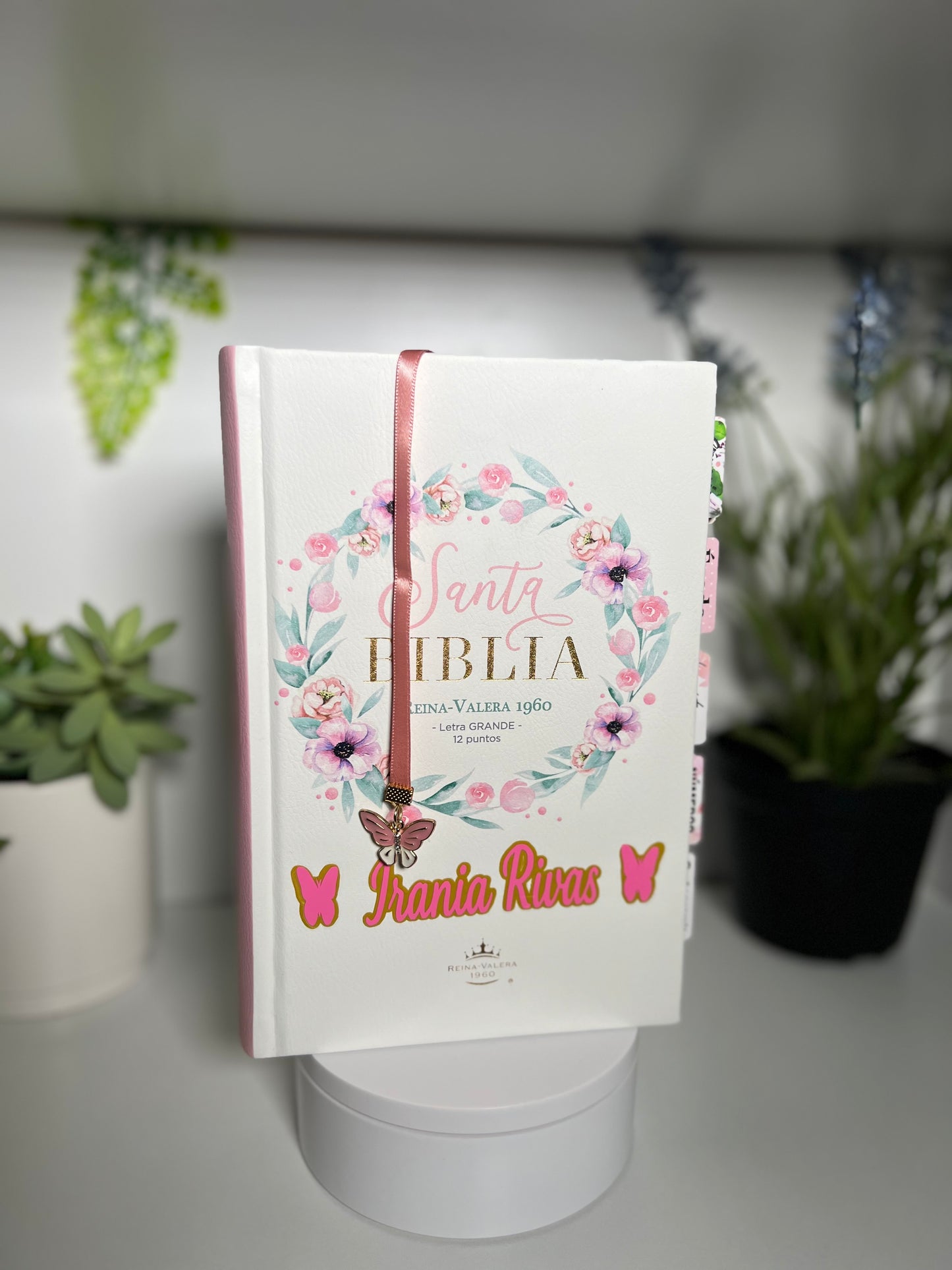 Biblia RVR 1960 Letra Grande 12.5 puntos Tamaño Manual Tapa Dura con Elástico Flores Rosado