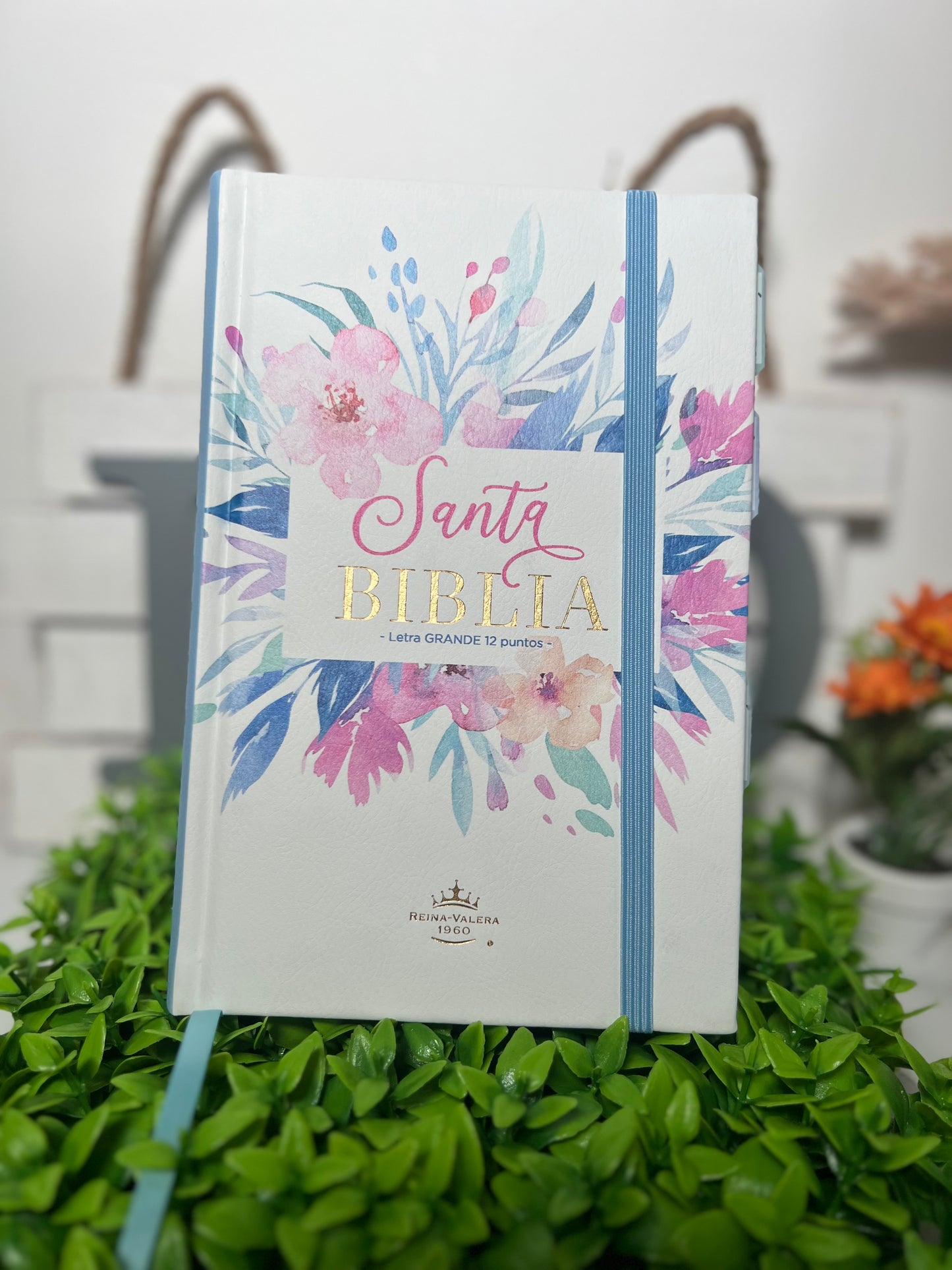 Biblia RVR 1960 Letra Grande 12.5 puntos Tamaño Manual Tapa Dura con Elástico Flores Azul
