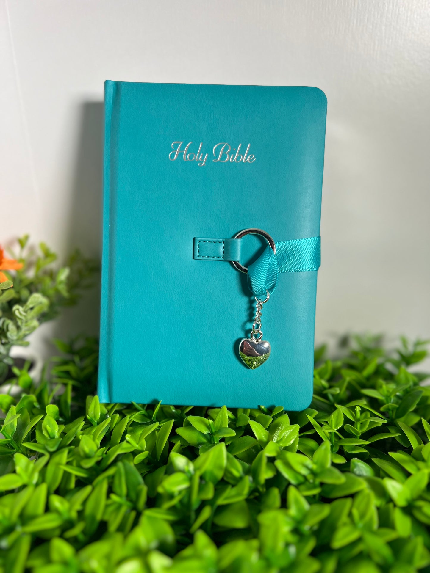 NKJV, Simply Charming Bible, Hardcover, Blue: Charm Bible Blue Edition