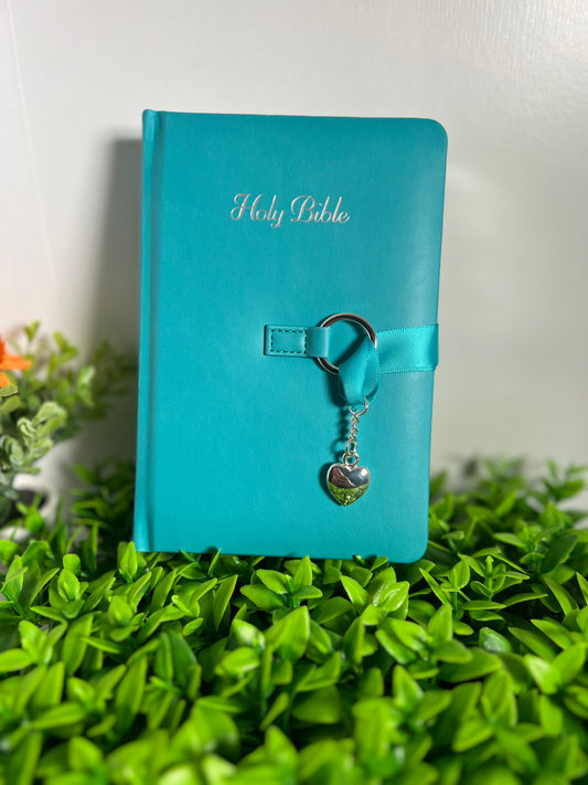 NKJV, Simply Charming Bible, Hardcover, Blue: Charm Bible Blue Edition
